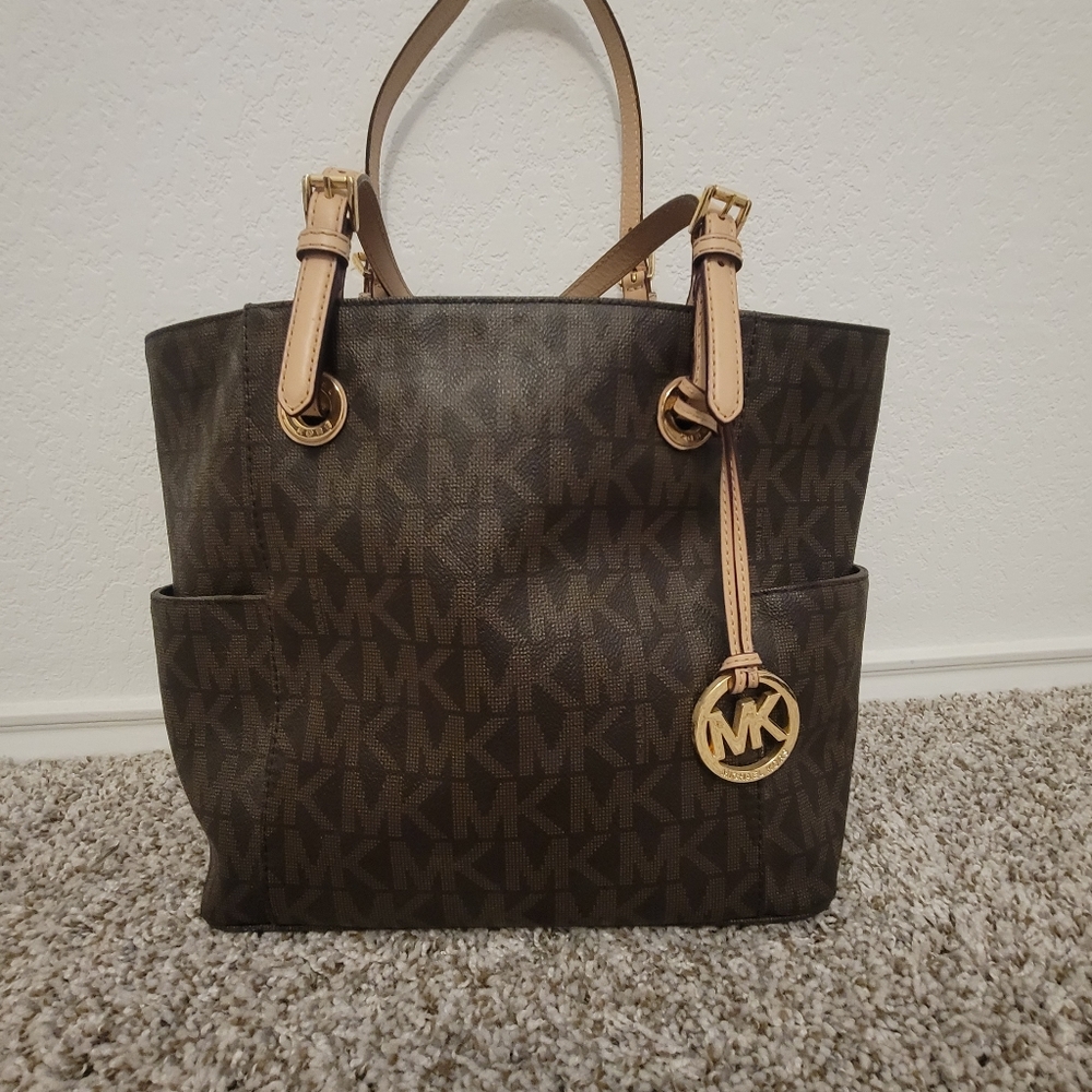 Excellent condition Never full Michael Kors